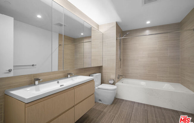 2 beds, 2 baths, 1,305 sqft, $4,800, Unit 2811