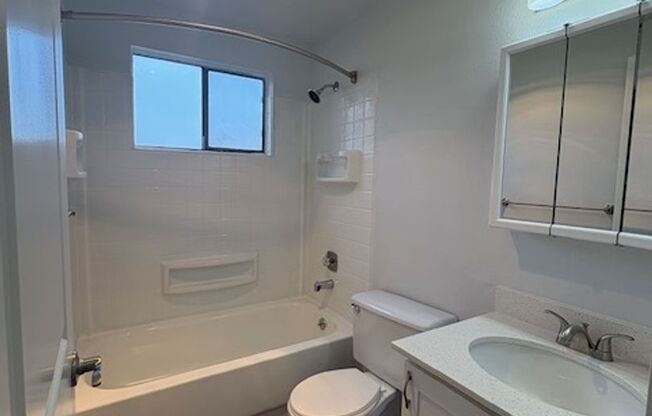 2 beds, 1.5 baths, 920 sqft, $2,135, Unit N203 - Renovated