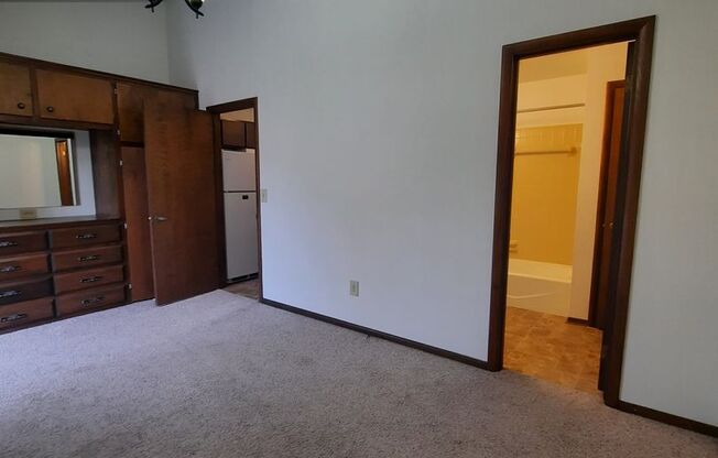 1 bed, 1 bath, $850, Unit #6