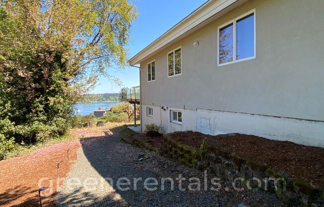 Cooper Point Daylight Basement ADU with Water Views