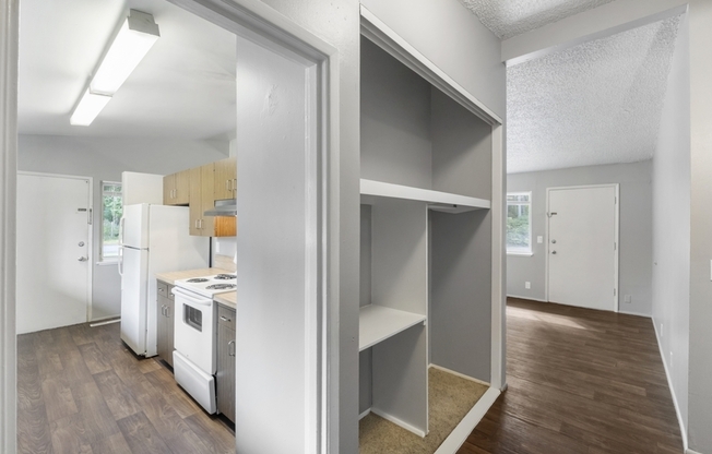 12745 LALA CV LN SE