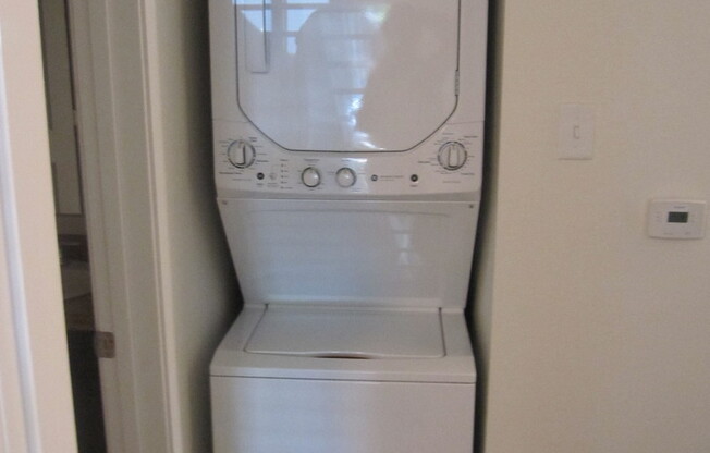 2 beds, 1 bath, $1,195
