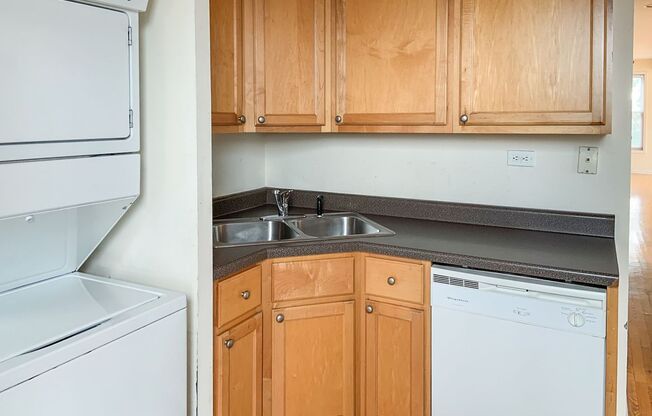 2 beds, 1.5 baths, 1,245 sqft, $3,850, Unit 1210WR-3