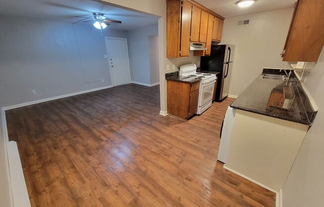 Bryan, Northgate area.. 2 bedroom 1 bath-- close to Texas A&M University.