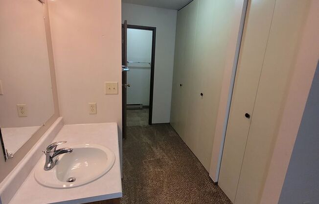 2 beds, 1.5 baths, 950 sqft, $750, Unit 108