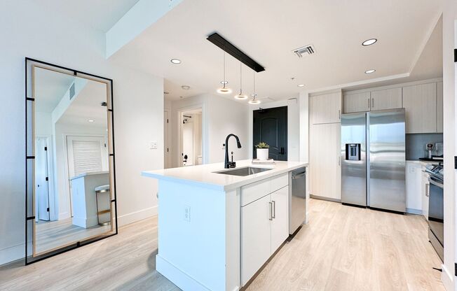 2 beds, 2 baths, 826 sqft, $4,000, Unit Unit 318
