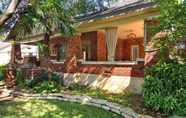 Beautiful Craftsman bungalow near TCU