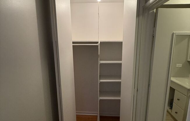 Studio, 1 bath, $1,300, Unit 209