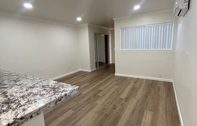 Studio, 1 bath, 400 sqft, $1,800, Unit 01