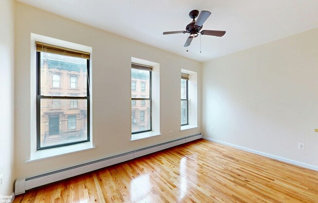 262 W 132 ST