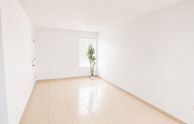 1 bed, 1 bath, 750 sqft, $1,700, Unit A28