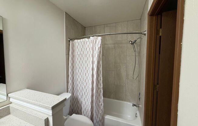 2 beds, 1 bath, 1,008 sqft, $1,650, Unit 7717CF