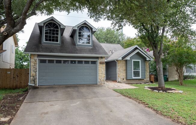 Charming 2-Bedroom Home with Versatile Loft Space – Prime Location!