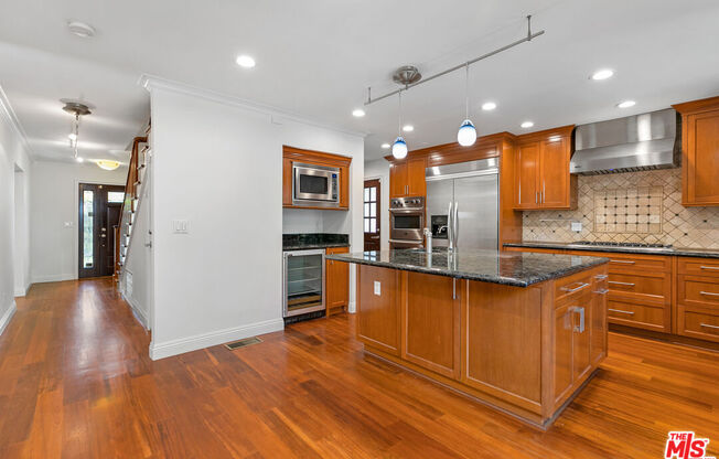 1342 HOLMBY AVE