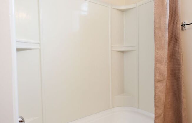 1 bed, 2 baths, $2,200, Unit 14