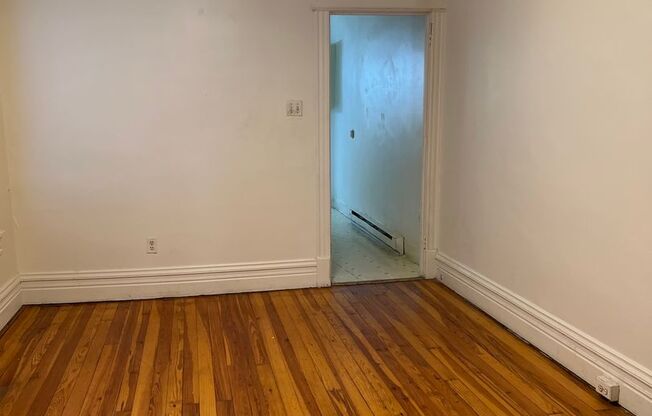 1 bed, 1 bath, $1,149, Unit 1248 W Walnut St-1st Floor