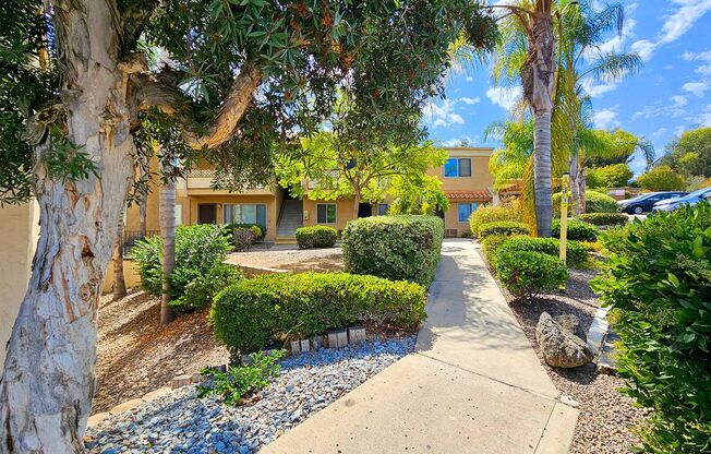 2 beds, 1 bath, $2,525, Unit 87