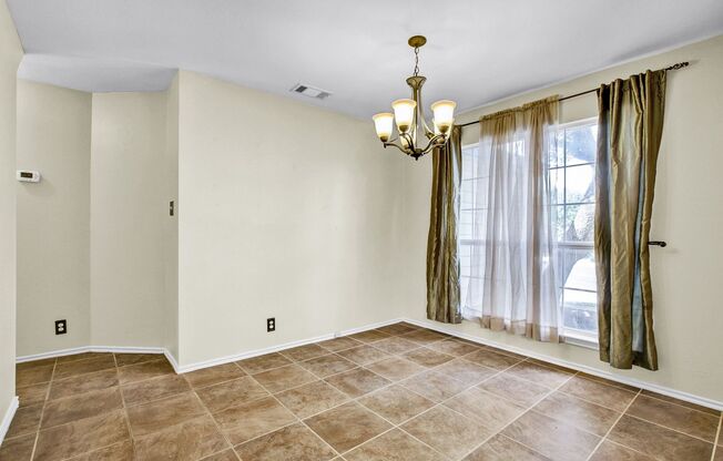 Spacious Northwest Home on Cul-de-Sac with Private Yard