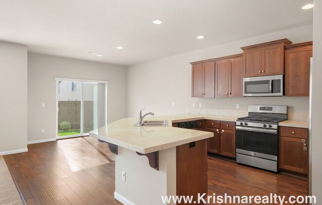 Beautiful Abbey Creek Home 5BR* 3BA* + Bonus (could be used as bedroom) Excellent Location! A+ Schools*Fncd Yard