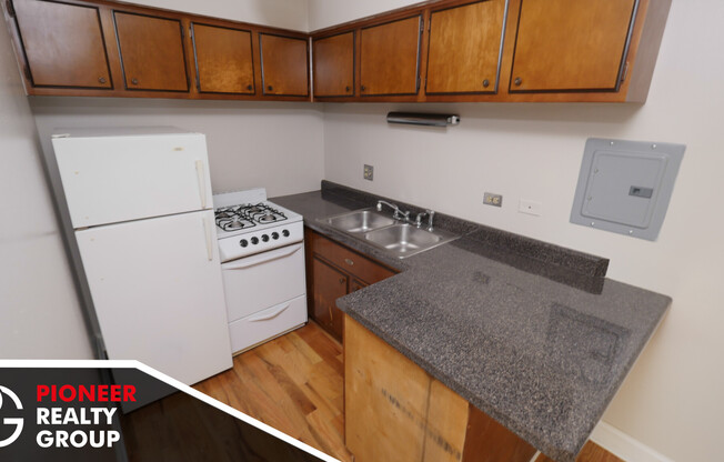 660 W Wrightwood Ave