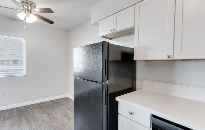 2 beds, 1 bath, 720 sqft, $1,250, Unit B-19