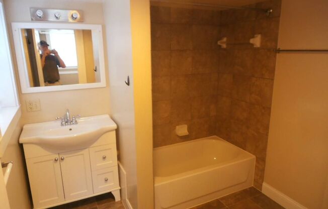 Studio, 1 bath, $795, Unit Unit 1