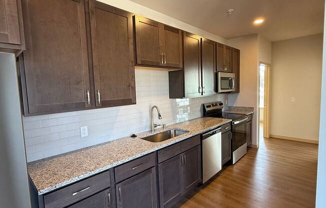 2 beds, 1 bath, 929 sqft, $1,975, Unit #214