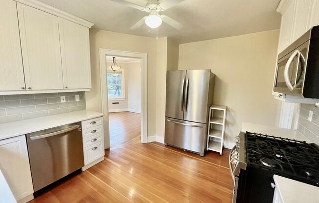 Rare Find, Large 3bd/2bathroom House Near Rose City Golf Course