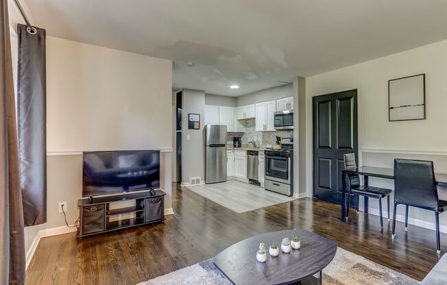 1 bed, 1 bath, $1,200, Unit 201