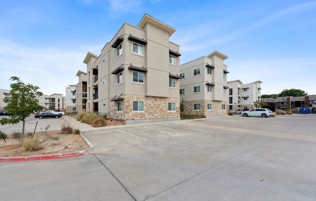 1 bed, 1 bath, 715 sqft, $1,179, Unit 523