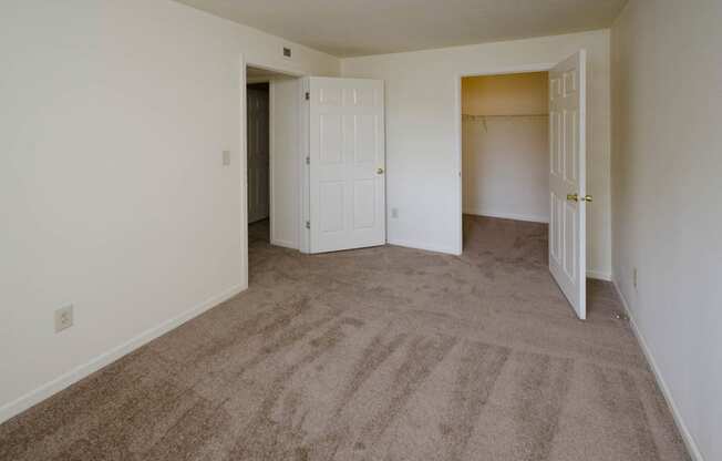 Bedroom With Closet at Bradford Place Apartments, Lafayette