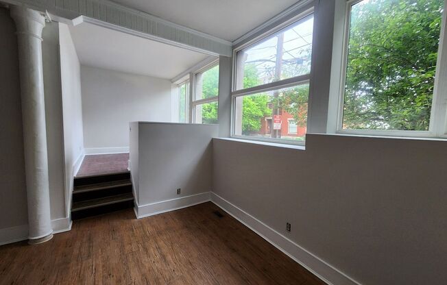 Light and Airy 2 bedroom 1 bathroom apartment with washer/dryer-hook ups in unit!