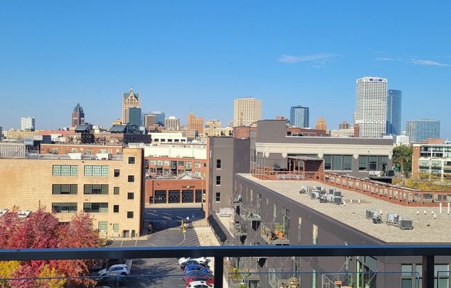 3 beds, 3 baths, 1,914 sqft, $3,950, Unit 606