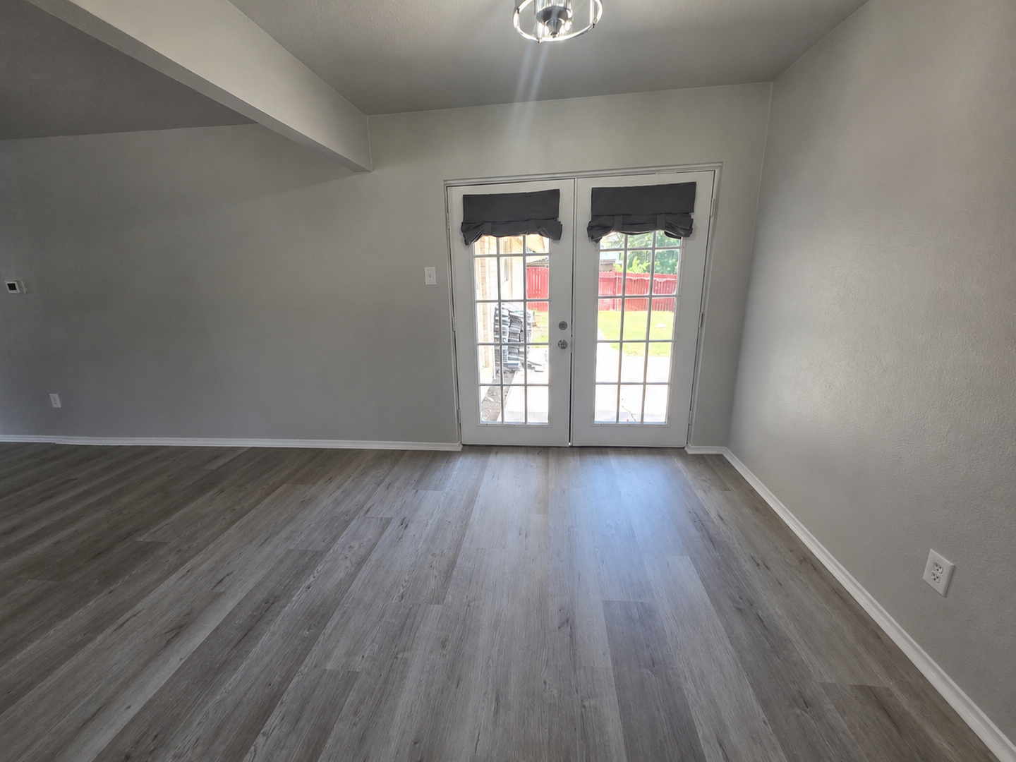 3 Bedroom/2 Bathroom/2 Covered Parking Places - Remodeled