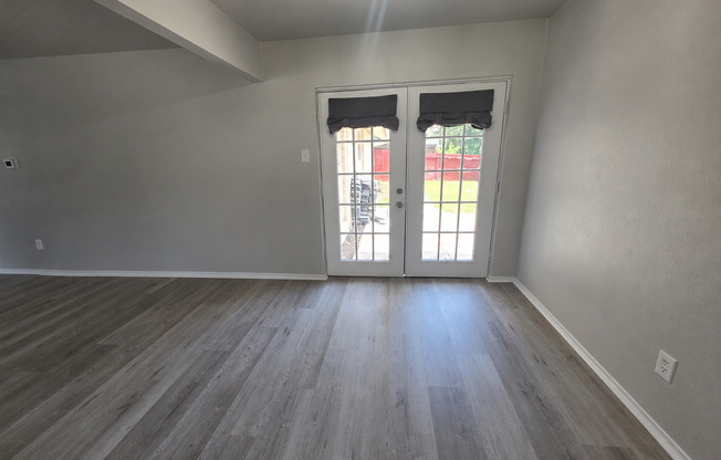 3 Bedroom/2 Bathroom/2 Covered Parking Places - Remodeled