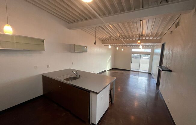 1 bed, 2 baths, $1,750, Unit 409
