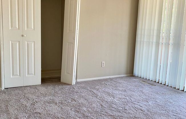 2 beds, 1 bath, 764 sqft, $825, Unit 11C