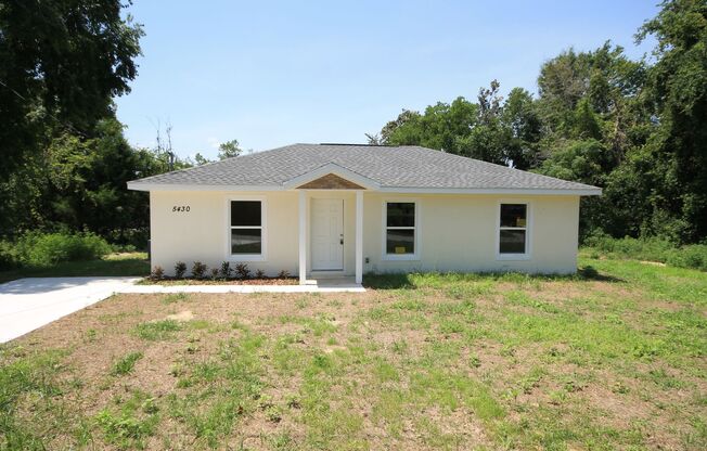 Charming 3 Bedroom, 2 Bathroom Home in Ocala!!