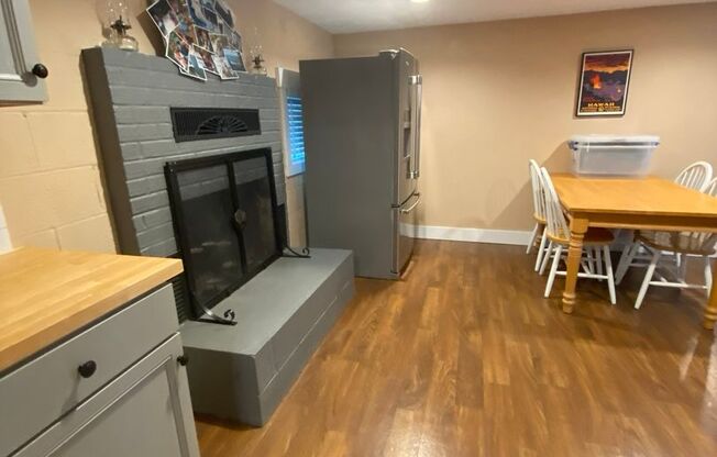 2 beds, 1 bath, $1,695