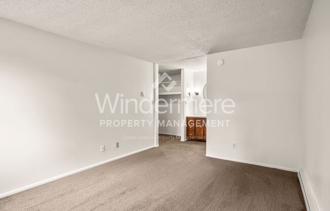 1 bed, 1 bath, $950, Unit 04