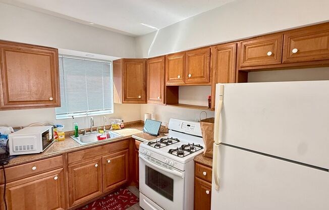 Charming studio located in the heart of South of fifth!! steps away from the beach and fine dining.