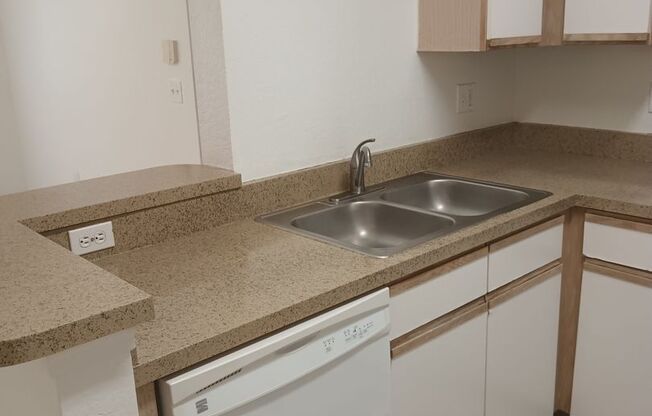 2 beds, 1 bath, $1,500, Unit 1635 BLDG 16