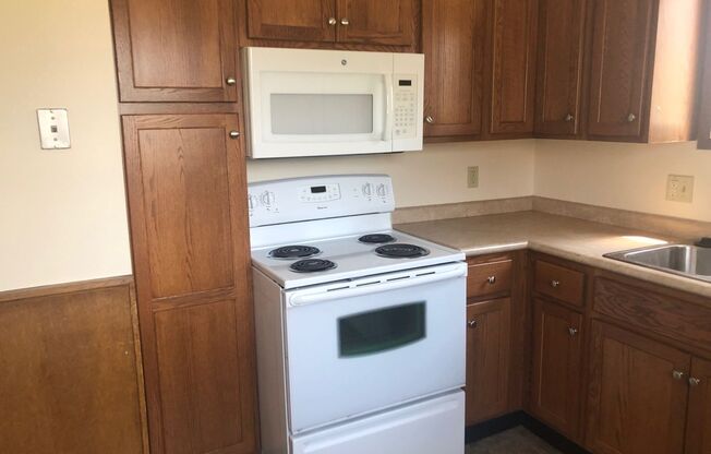 2 beds, 1 bath, $685