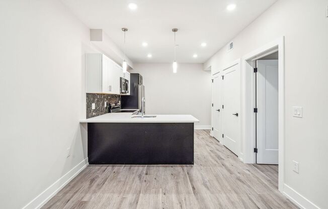 1 bed, 1 bath, 585 sqft, $1,315, Unit A01