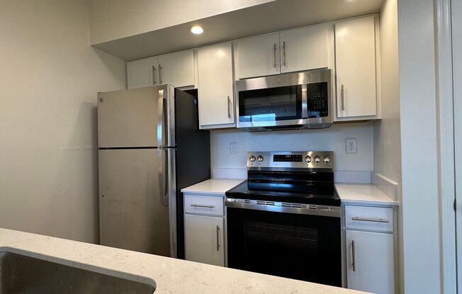 1 bed, 1 bath, 801 sqft, $1,350, Unit Unit 2