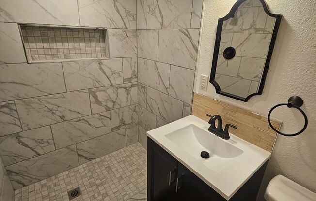 2 Bedroom Condo Near Rotary Park