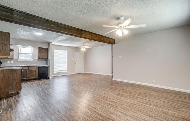 Charming Home located in the heart of Burleson!