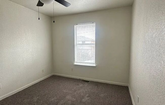 2806 LEROY CIR