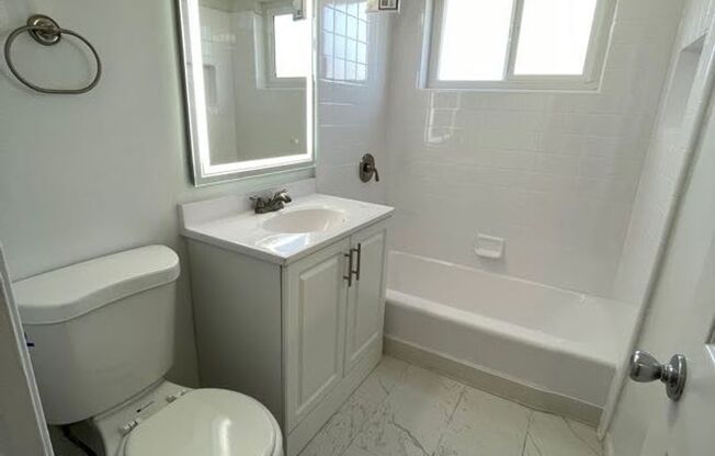 2 beds, 1 bath, 850 sqft, $3,075, Unit 105#12