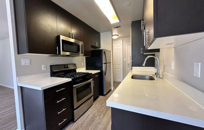2 beds, 2 baths, 946 sqft, $1,950, Unit 102